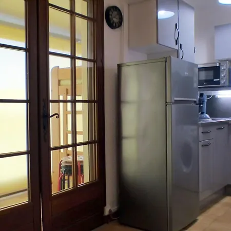 Charming With Balcony In アパート